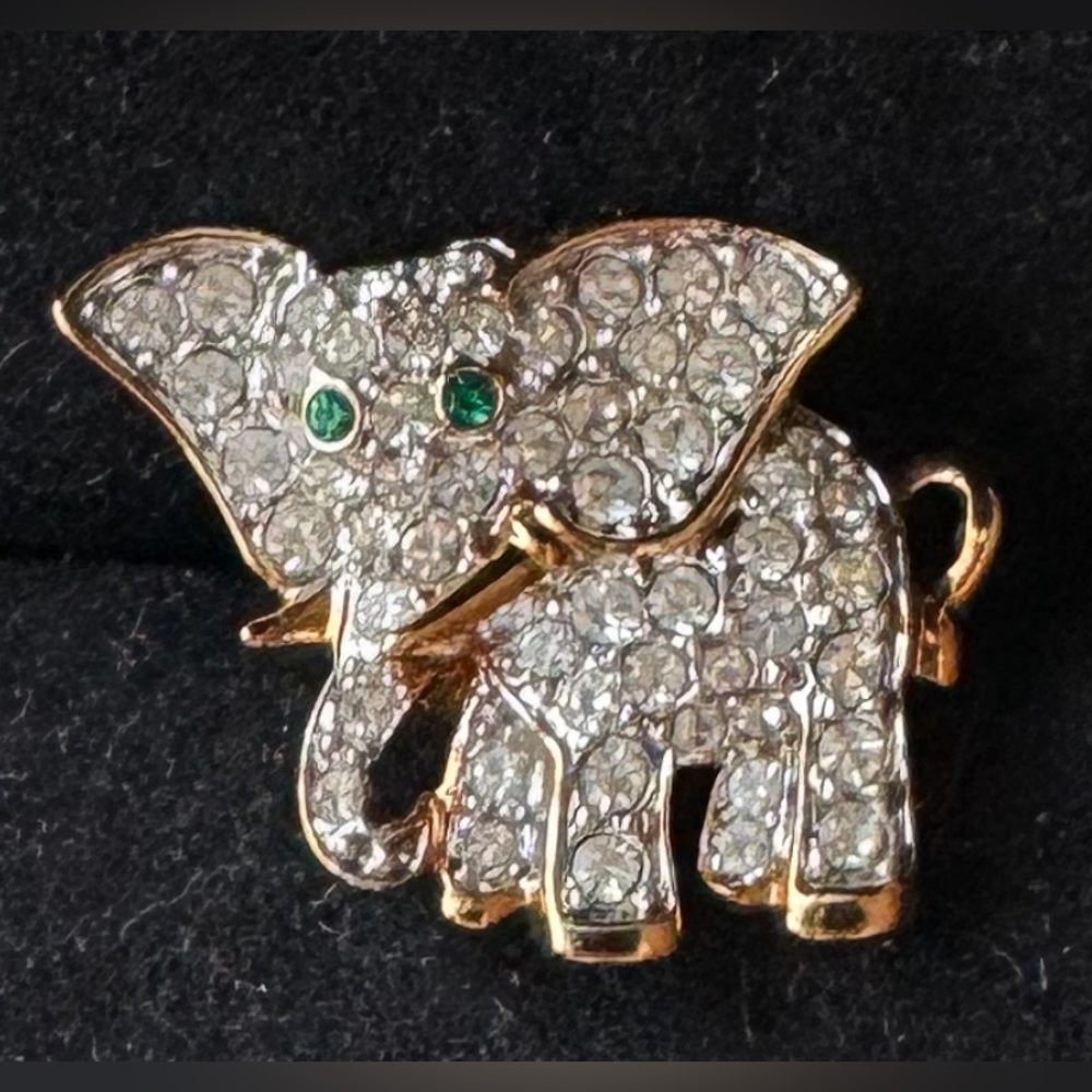 Swarovski crystal elaphant pin- green eyes